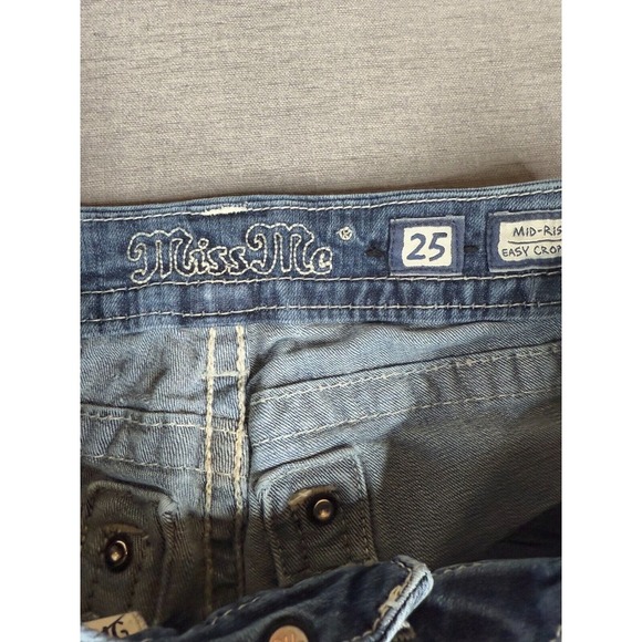 Miss Me Womens Capris Size 25 Medium Wash Whiskering Embellished Stitch *READ - Picture 3 of 10